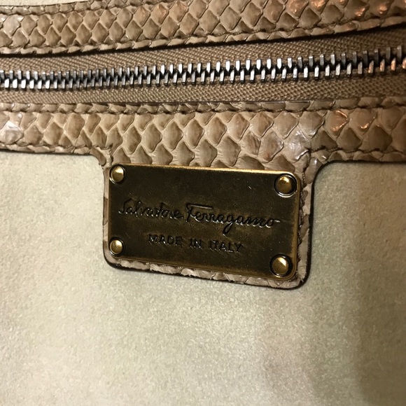 Salvatore Ferragamo shoulder bag - Picture 5 of 6